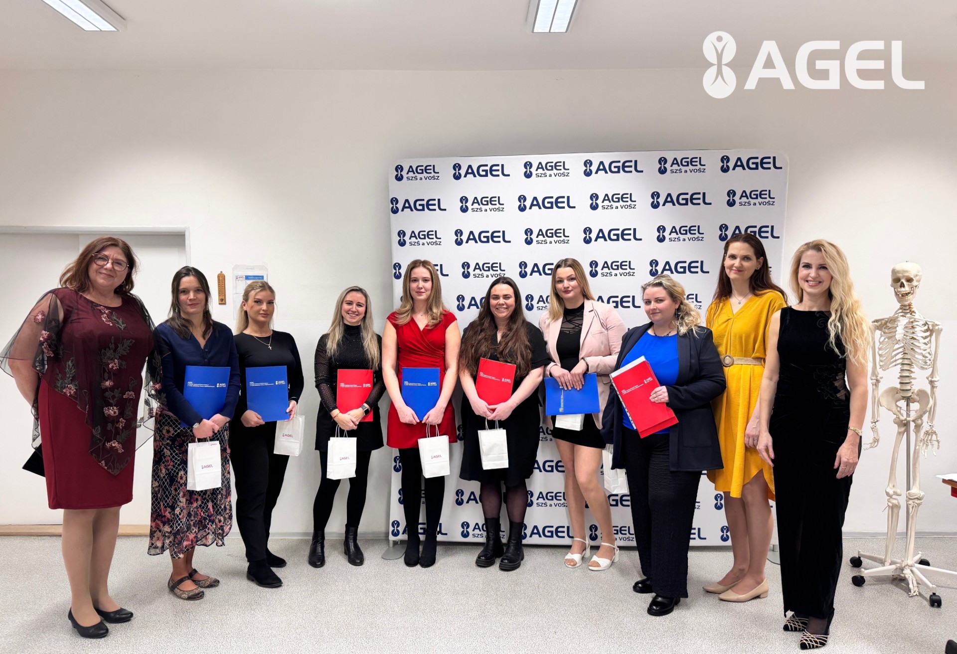 AGEL VOŠZ má nové absolventy: 32 diplomovaných sester úspěšně dokončilo kombinované studium